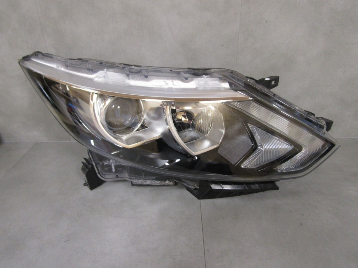 Prednji far NISSAN QASHQAI J11 halogen sa sočivom Z LED RH desni 13-17 100-18013