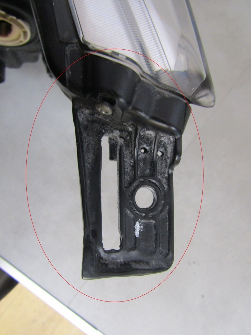 Prednji far NISSAN QASHQAI J11 halogen sa sočivom Z LED RH desni 13-17 100-18013