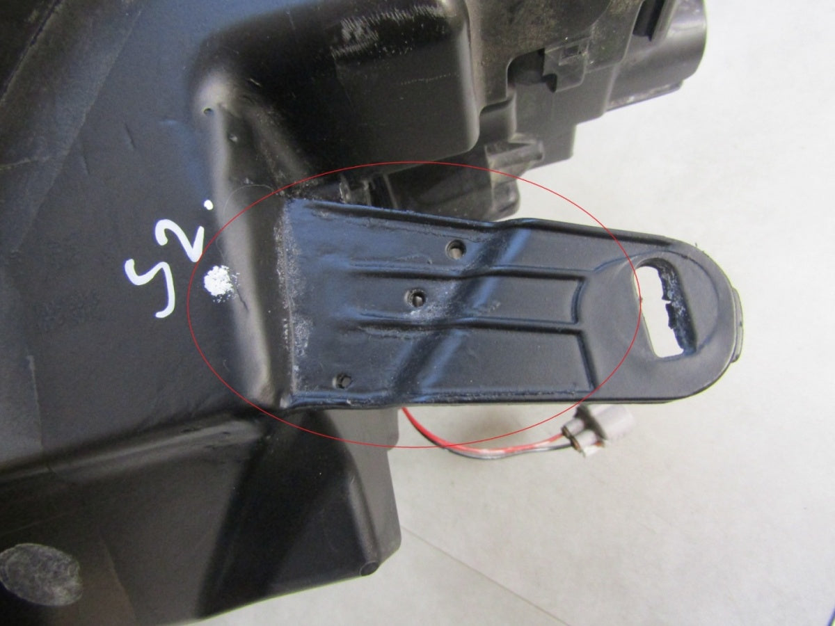 Prednji far NISSAN QASHQAI J11 halogen sa sočivom Z LED RH desni 13-17 100-18013