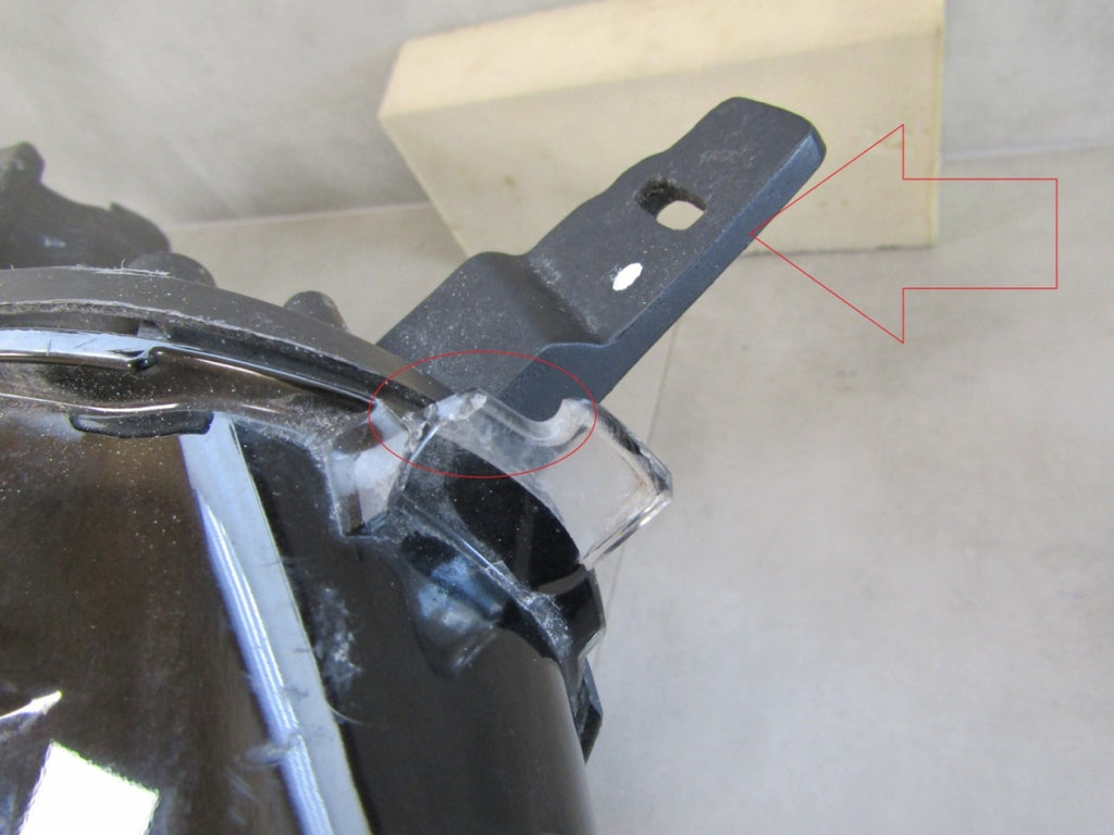 Prednji far FORD ECOSPORT 2 II LIFT halogen sa sočivom RH desni desni 17-22