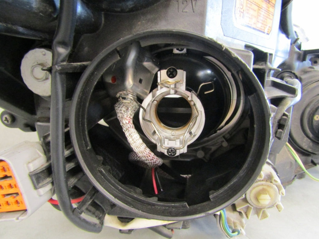 Prednji far SUBARU LEGACY V OUTBACK IV xenon 09-12 LH lijevi
