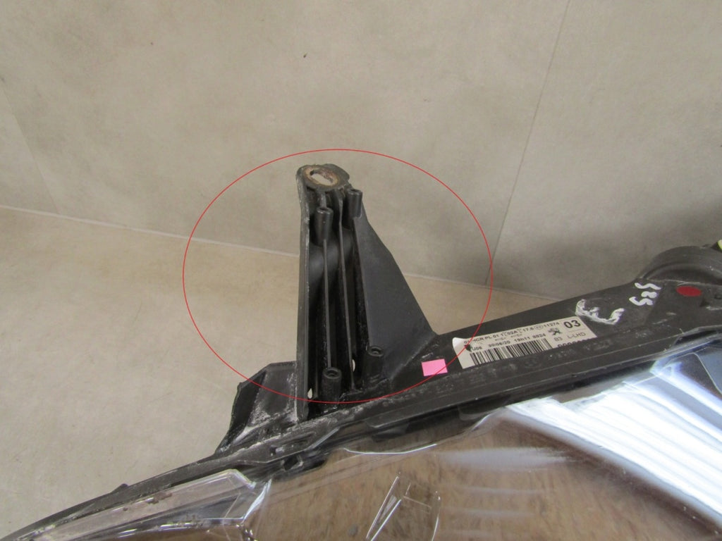 Prednji far Peugeot 108 halogen sa sočivom 14- LH lijevi 90026268