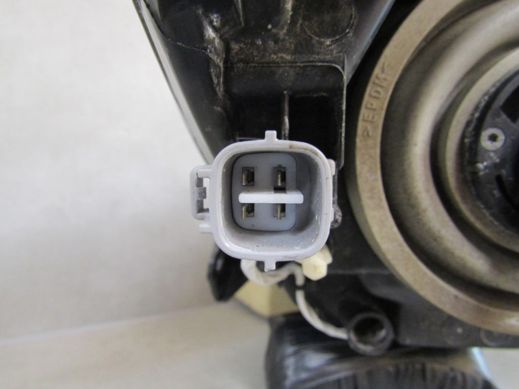 Prednji far Peugeot 108 halogen sa sočivom 14- LH lijevi 90026268