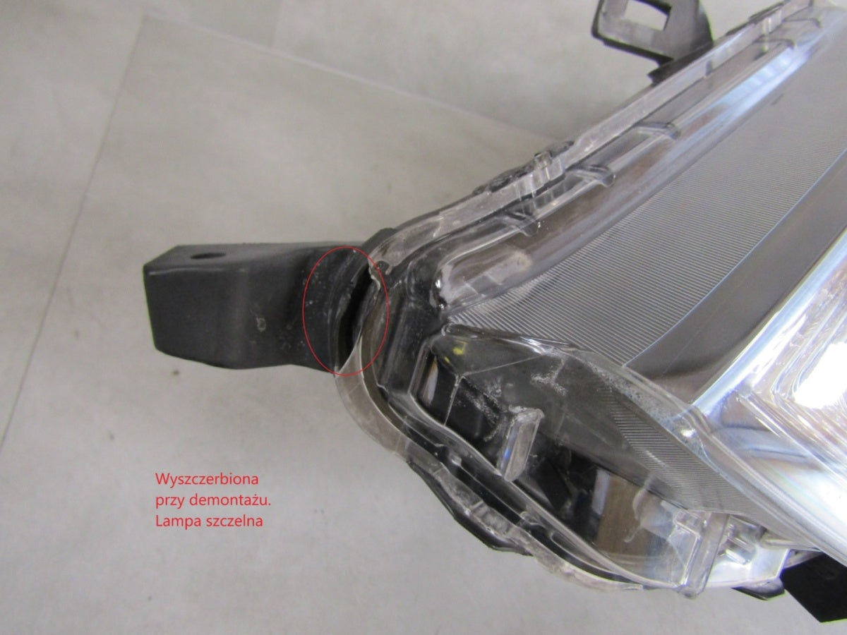 Prednji far NISSAN QASHQAI J11 halogen sa sočivom Z LED LH 13-17 100-18013