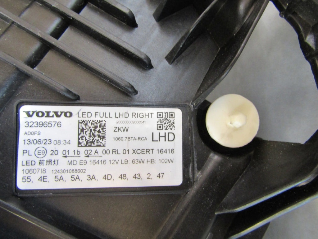 Prednji far VOLVO XC60 FULL LED crni 17-24 RH desni KOMPLETNA 32396576