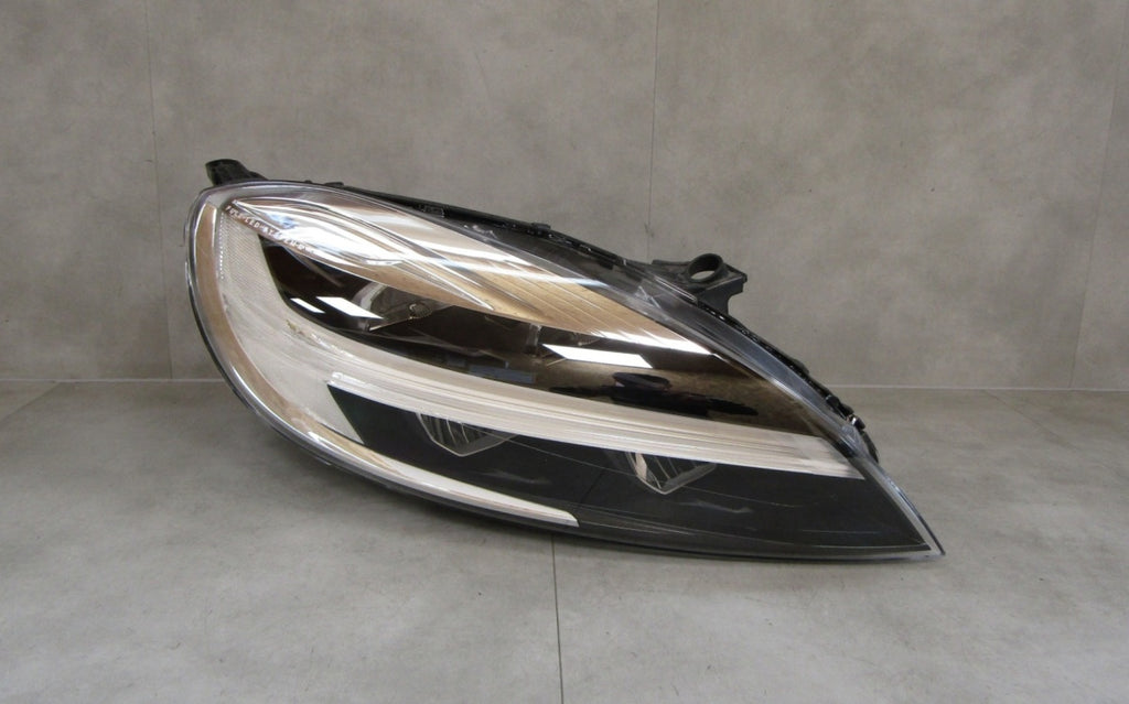 Prednji far Volvo V40 2 II Lift LED MID 16-19 RH desni 31677019