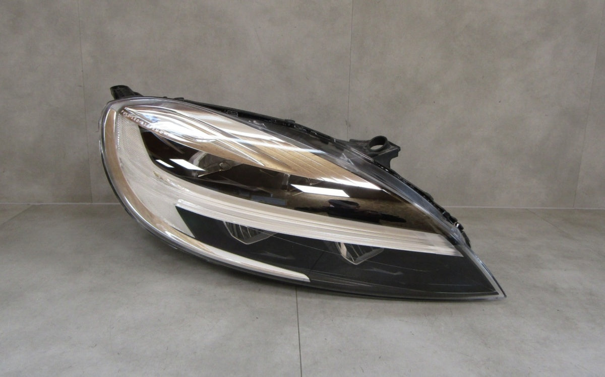 Prednji far Volvo V40 2 II Lift LED MID 16-19 RH desni 31677019