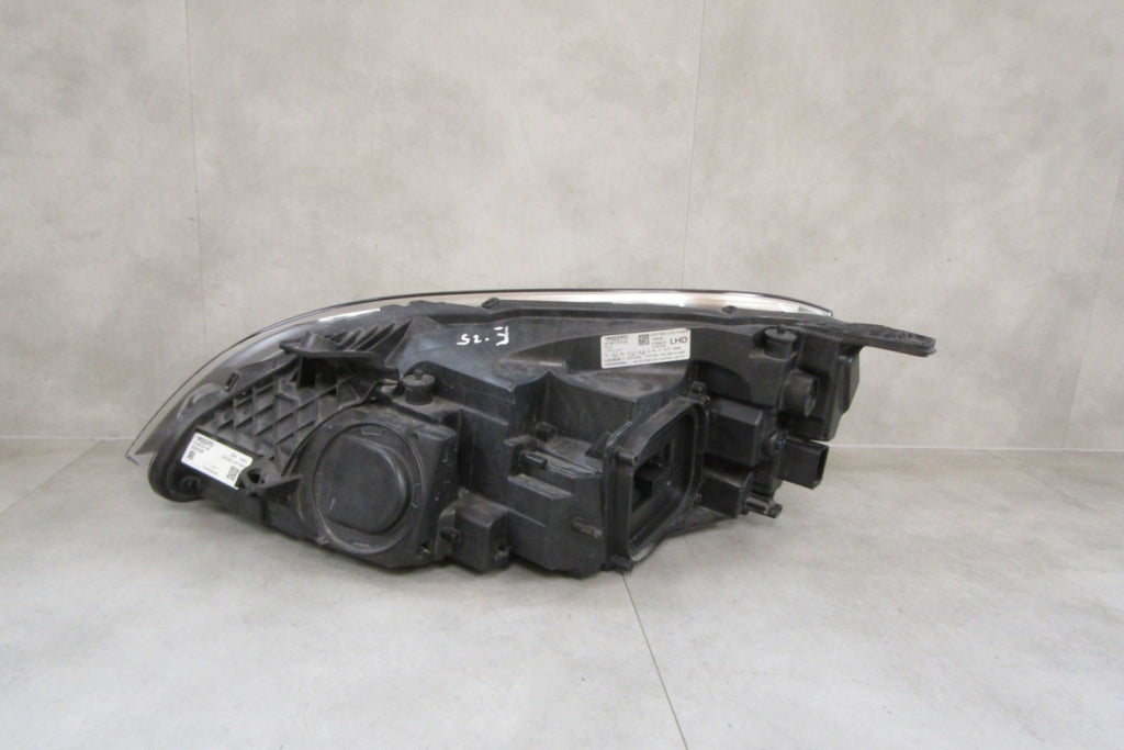Prednji far Volvo V40 2 II Lift LED MID 16-19 RH desni 31677019