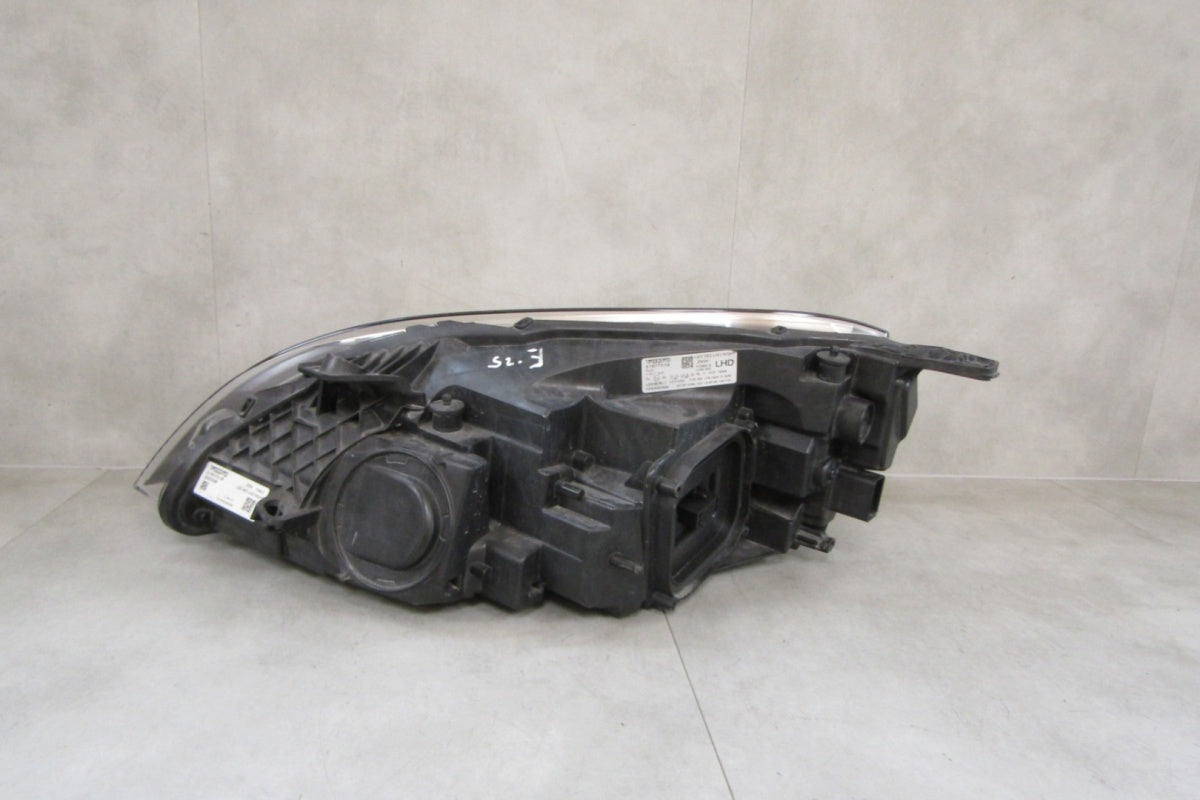 Prednji far Volvo V40 2 II Lift LED MID 16-19 RH desni 31677019