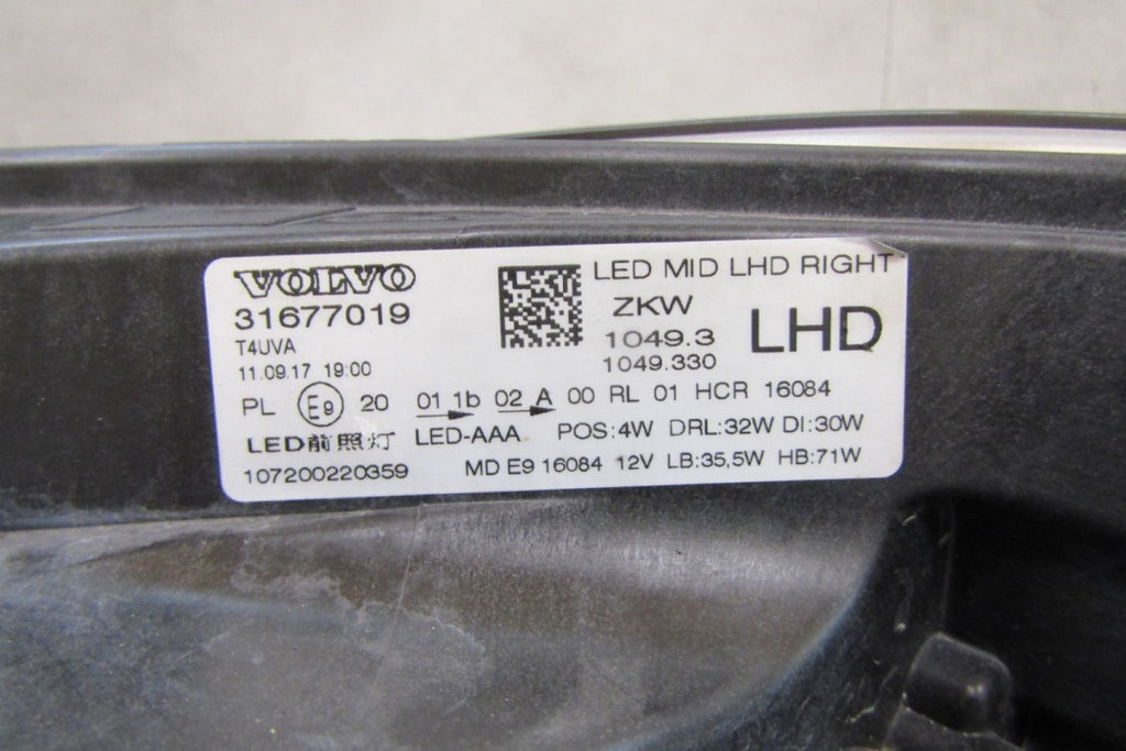 Prednji far Volvo V40 2 II Lift LED MID 16-19 RH desni 31677019