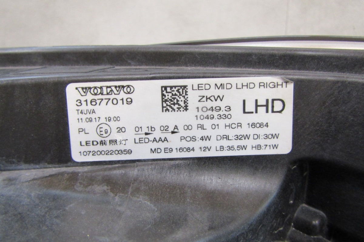 Prednji far Volvo V40 2 II Lift LED MID 16-19 RH desni 31677019