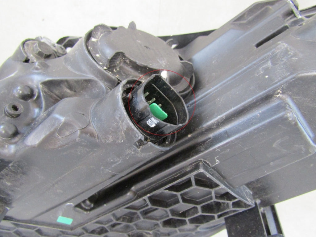 Prednji far HYUNDAI I30 III halogen sa sočivom 17-20 RH desni 92102G4020