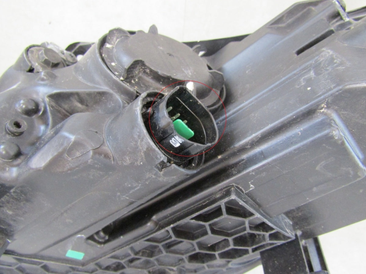 Prednji far HYUNDAI I30 III halogen sa sočivom 17-20 RH desni 92102G4020