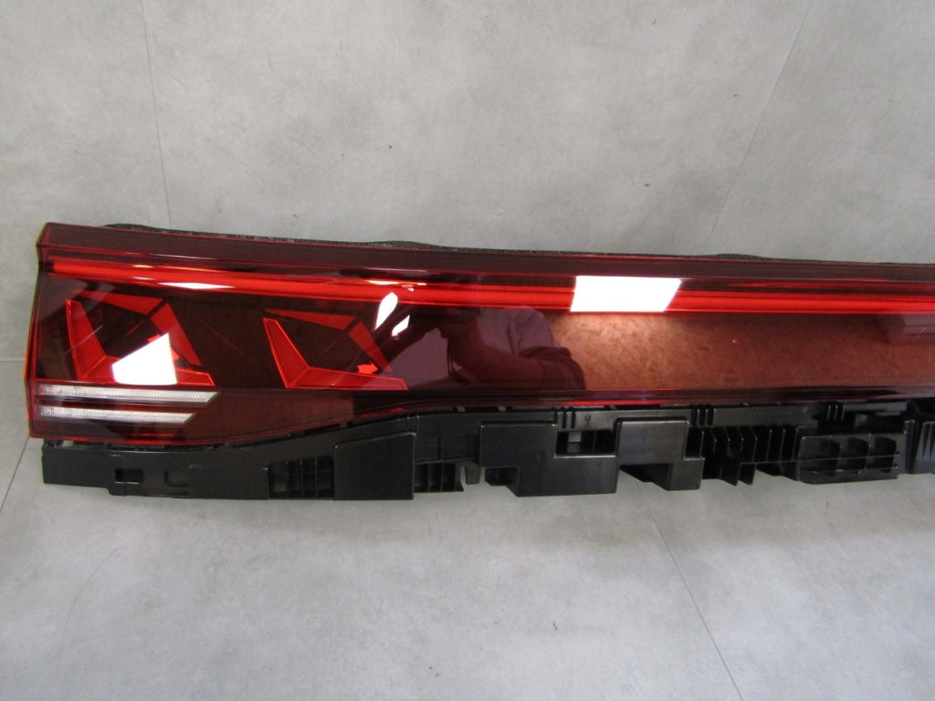 Stop svjetlo NA KLAPY BAGAŻNIKA BLENDA VW TOUAREG III LIFT 760945307E 23-