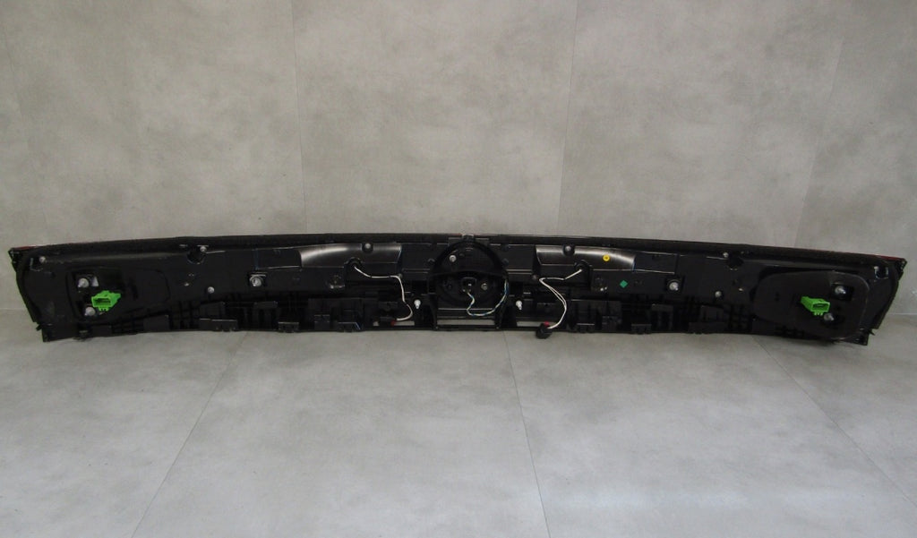 Stop svjetlo NA KLAPY BAGAŻNIKA BLENDA VW TOUAREG III LIFT 760945307E 23-