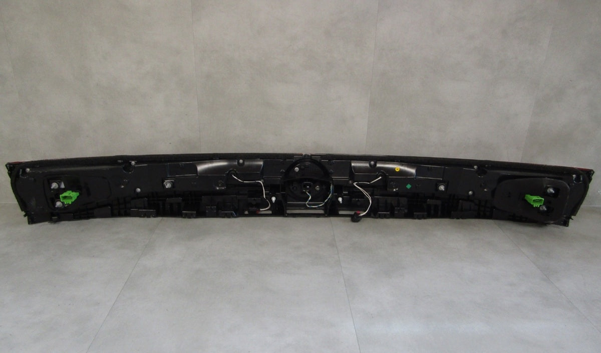 Stop svjetlo NA KLAPY BAGAŻNIKA BLENDA VW TOUAREG III LIFT 760945307E 23-