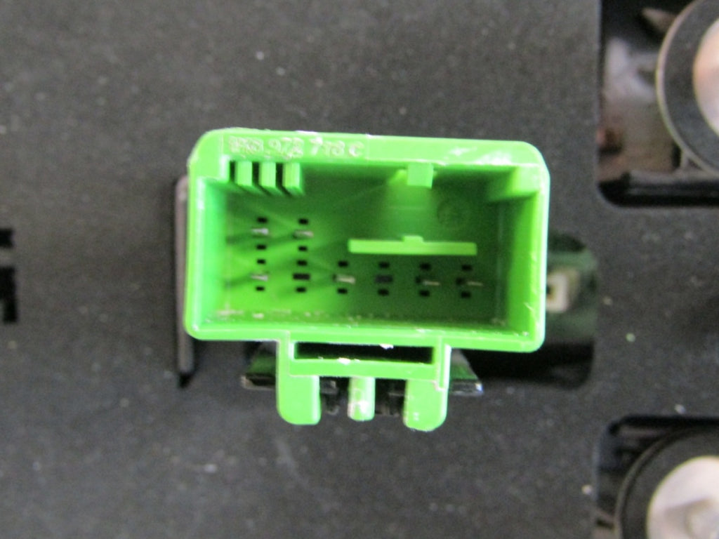 Stop svjetlo NA KLAPY BAGAŻNIKA BLENDA VW TOUAREG III LIFT 760945307E 23-