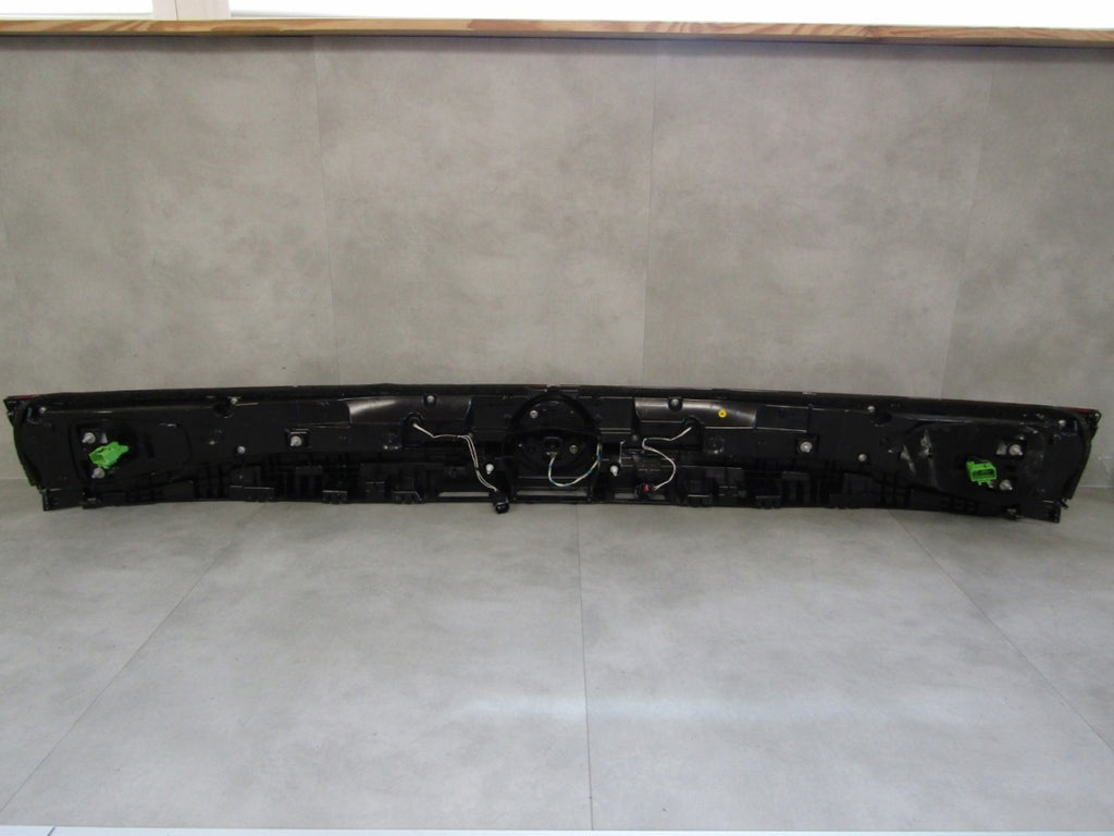 Stop svjetlo NA KLAPY BAGAŻNIKA BLENDA VW TOUAREG III LIFT 760945307E 23-