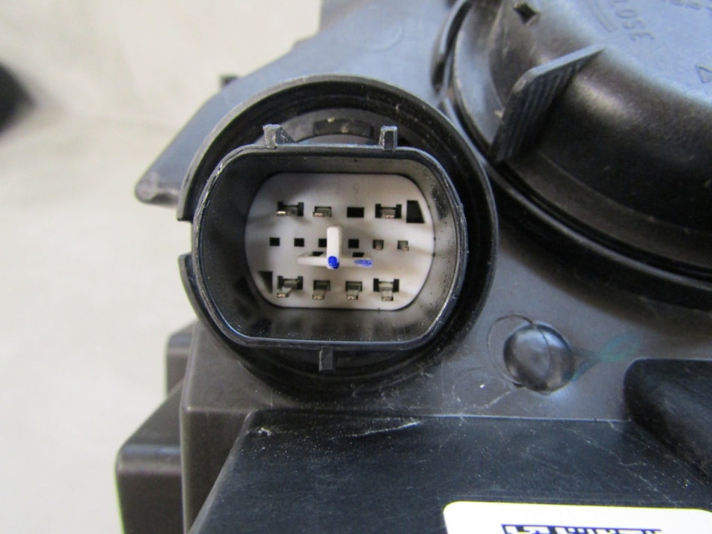 Prednji far HYUNDAI I30 III LIFT halogen sa sočivom 20- RH desni G492163040