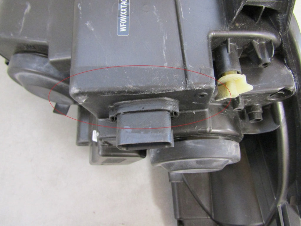 Prednji far Ford Transit Courier halogen 14- LH JT76 13W030 CD