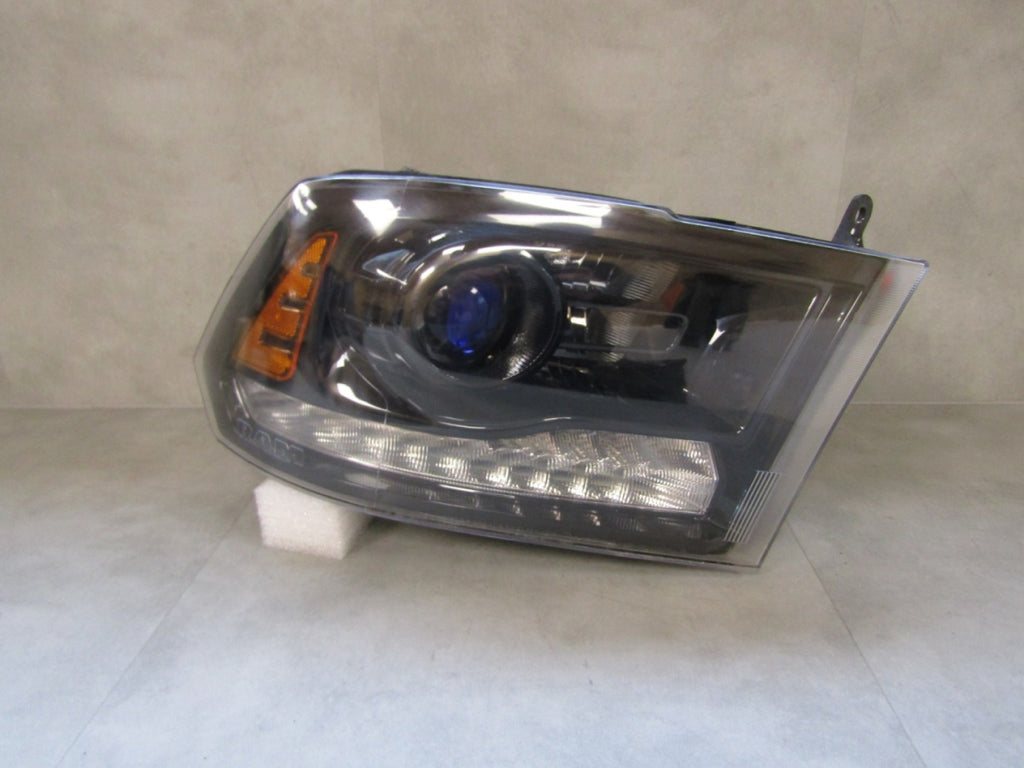 Prednji far DODGE RAME 1500 REBEL LIFT halogen sa sočivom 16- RH