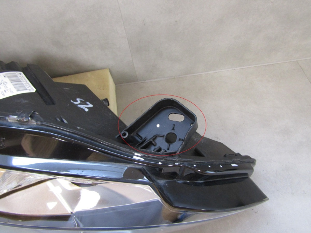 Prednji far PEUGEOT 308 II 2 halogen 13-17 RH desni 9677522980-00