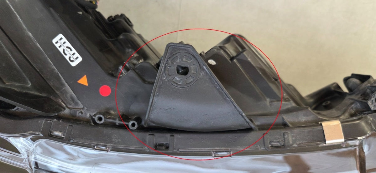 Prednji far MITSUBISHI OUTLANDER III 3 LIFT FULL LED 18- desni RH