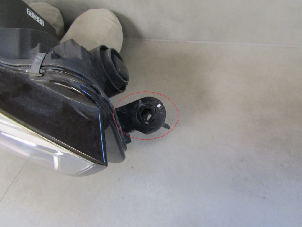 Prednji far AUDI A5 8W6 xenon nezakretni 16-19 8W6941006C RH desni