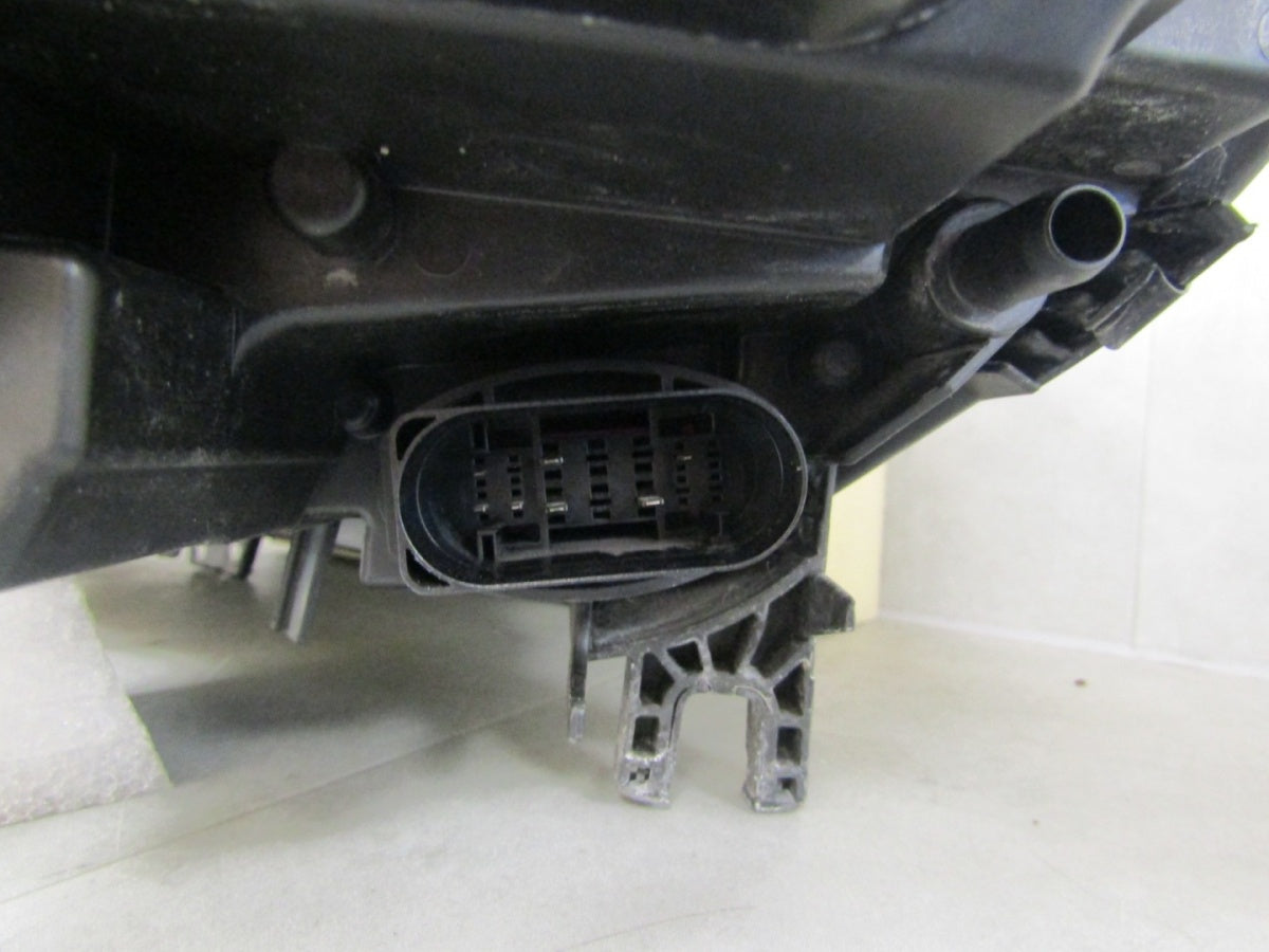 Prednji far AUDI A5 8W6 xenon nezakretni 16-19 8W6941006C RH desni