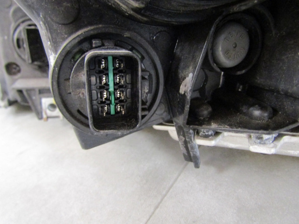 Prednji far KIA SPORTAGE 3 III 10-15 xenon nezakretni RH desni