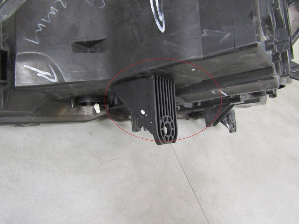 Prednji far BMW X3 F25 xenon nezakretni 10-14 RH desni