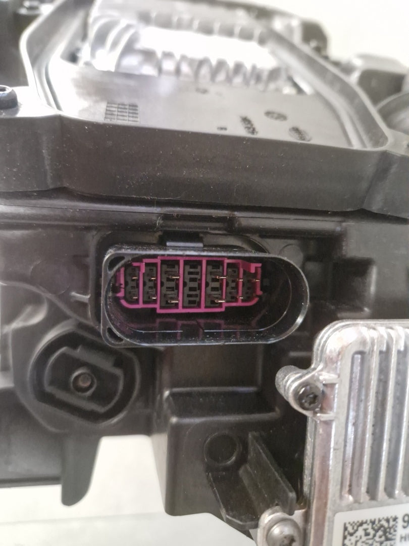 Prednji far PORSCHE CAYENNE III LIFT MATRIX LASER 23- desni RH