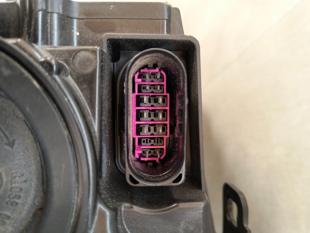 Prednji far AUDI A8 D4 LIFT 13-17 LAMPA RH desni MATRIX