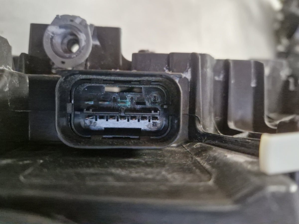 Prednji far BMW 1 F20 F21 halogen desni RH 11-15 7229672-08