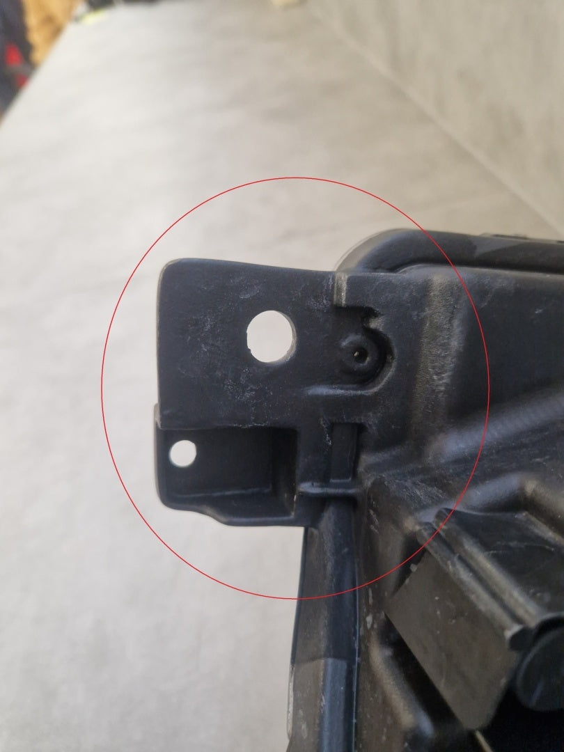 Prednji far SUZUKI IGNIS III 3 halogen 16- desni RH