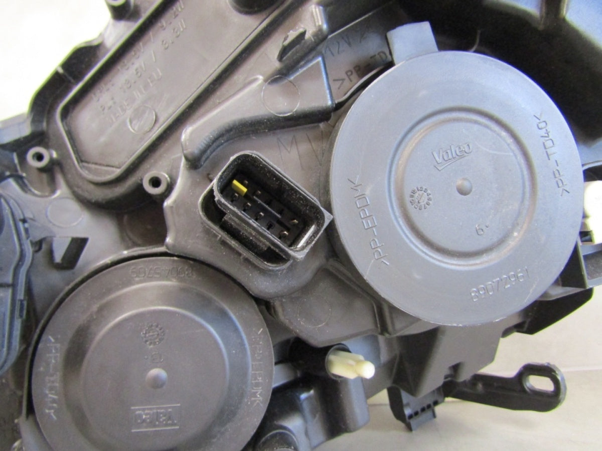 Prednji far PEUGEOT 208 I GTI halogen sa sočivom Z LED 12- RH desni 9810805880