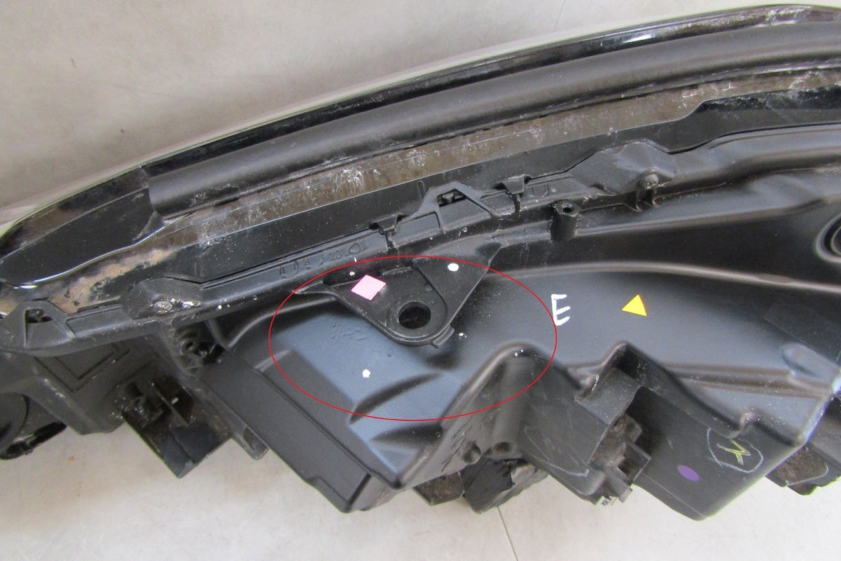 Prednji far Lexus UX Full LED desni RH 18-