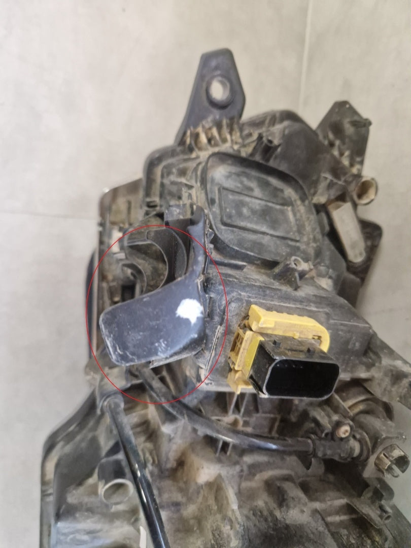 Prednji far DAF XF XG XD XG+ XDC FULL LED desni RH 21- 2188985