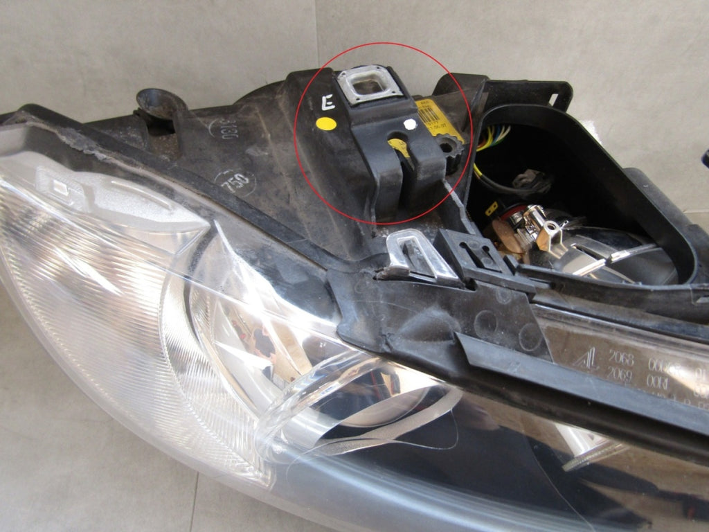 Prednji far BMW 3 E92 E93 06-10 xenon nezakretni RH 7162127-15