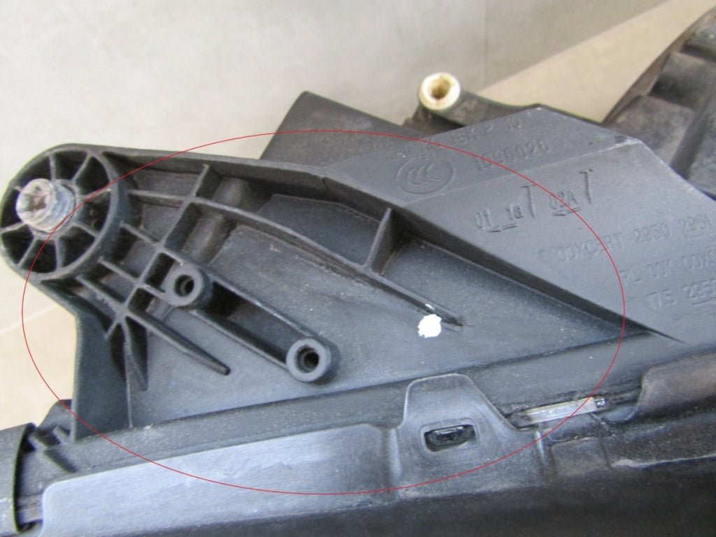 Prednji far MERCEDES W204 LIFT xenon zakretni ILS crni RH desni 11-14 A2048204439