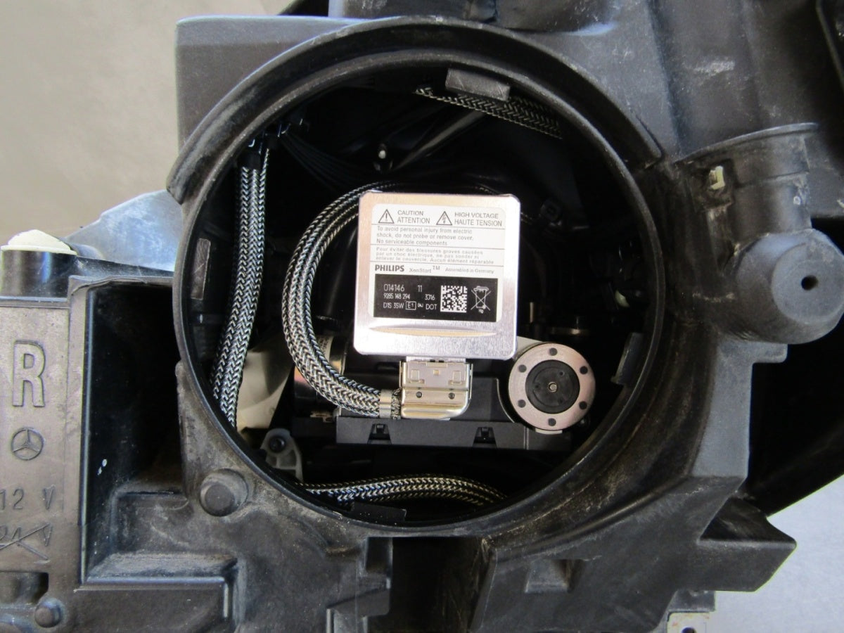 Prednji far MERCEDES W204 LIFT xenon zakretni ILS crni RH desni 11-14 A2048204439