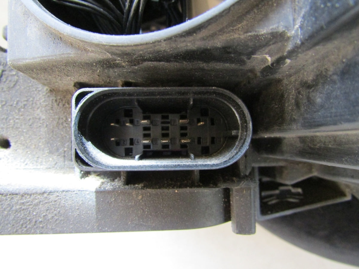 Prednji far MERCEDES W204 LIFT xenon zakretni ILS crni RH desni 11-14 A2048204439