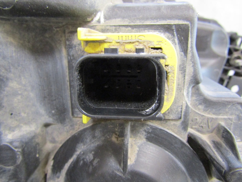 Prednji far MERCEDES ANTOS halogen AROCS ACTROS LH lijevi A9618204239 11-