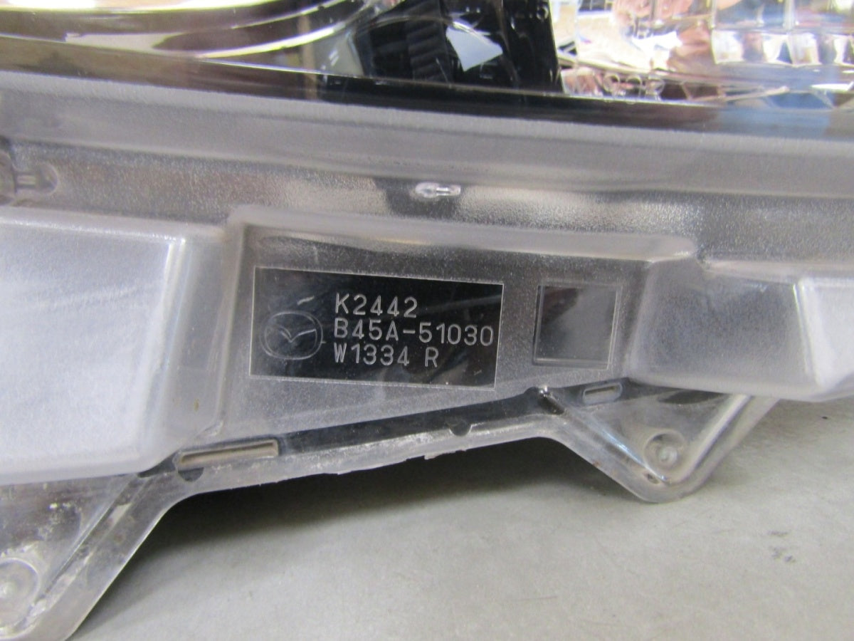 Prednji far MAZDA 3 III BM sa sočivom halogen RH 13-16 BHR151030