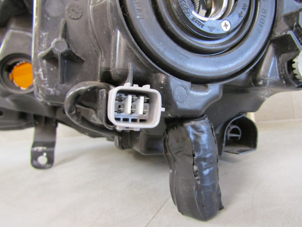 Prednji far TOYOTA AYGO 2 II LIFT halogen sa sočivom + LED 18-22 RH desni