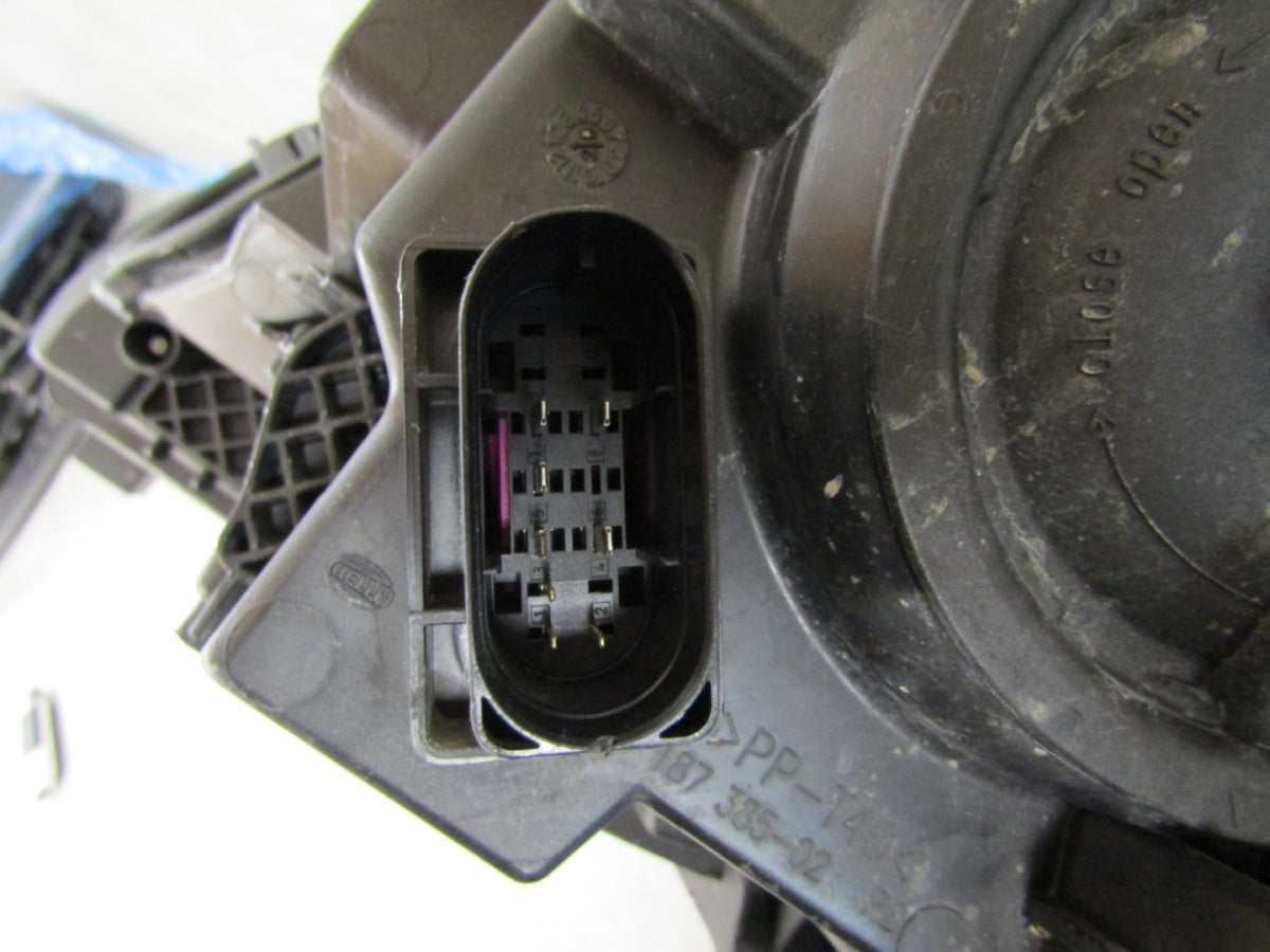 Prednji far MERCEDES V klasa W447 14- halogen RH desni A477 906 78 00
