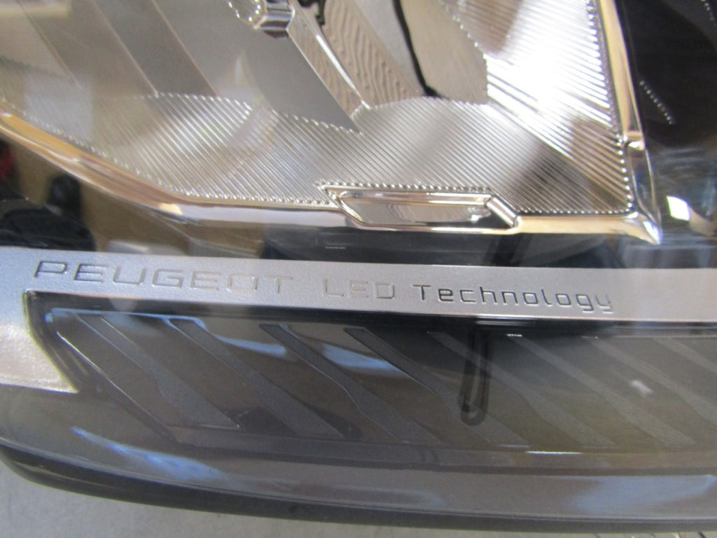Prednji far PEUGEOT 308 III 3 T10 LED RH desni 21-25 98516735