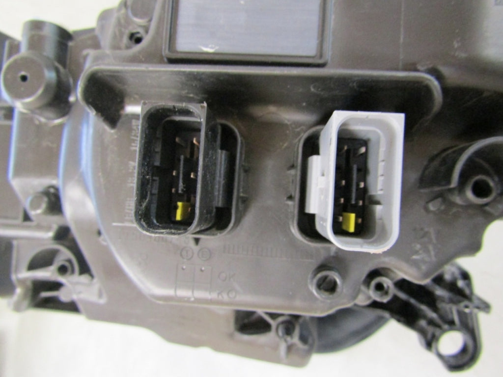Prednji far PEUGEOT 308 III 3 T10 LED RH desni 21-25 98516735