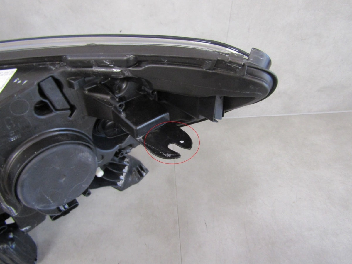 Prednji far RENAULT CAPTUR I 1 halogen sa sočivom RH 13-17 260105066R