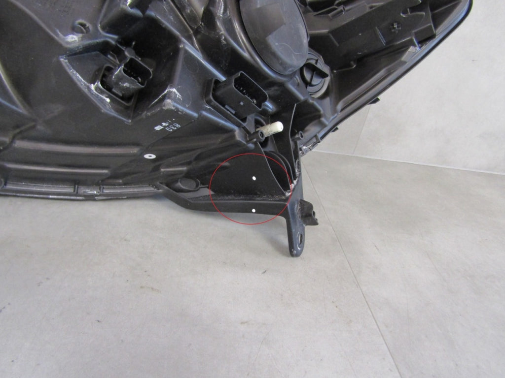 Prednji far RENAULT CAPTUR I 1 halogen sa sočivom RH 13-17 260105066R